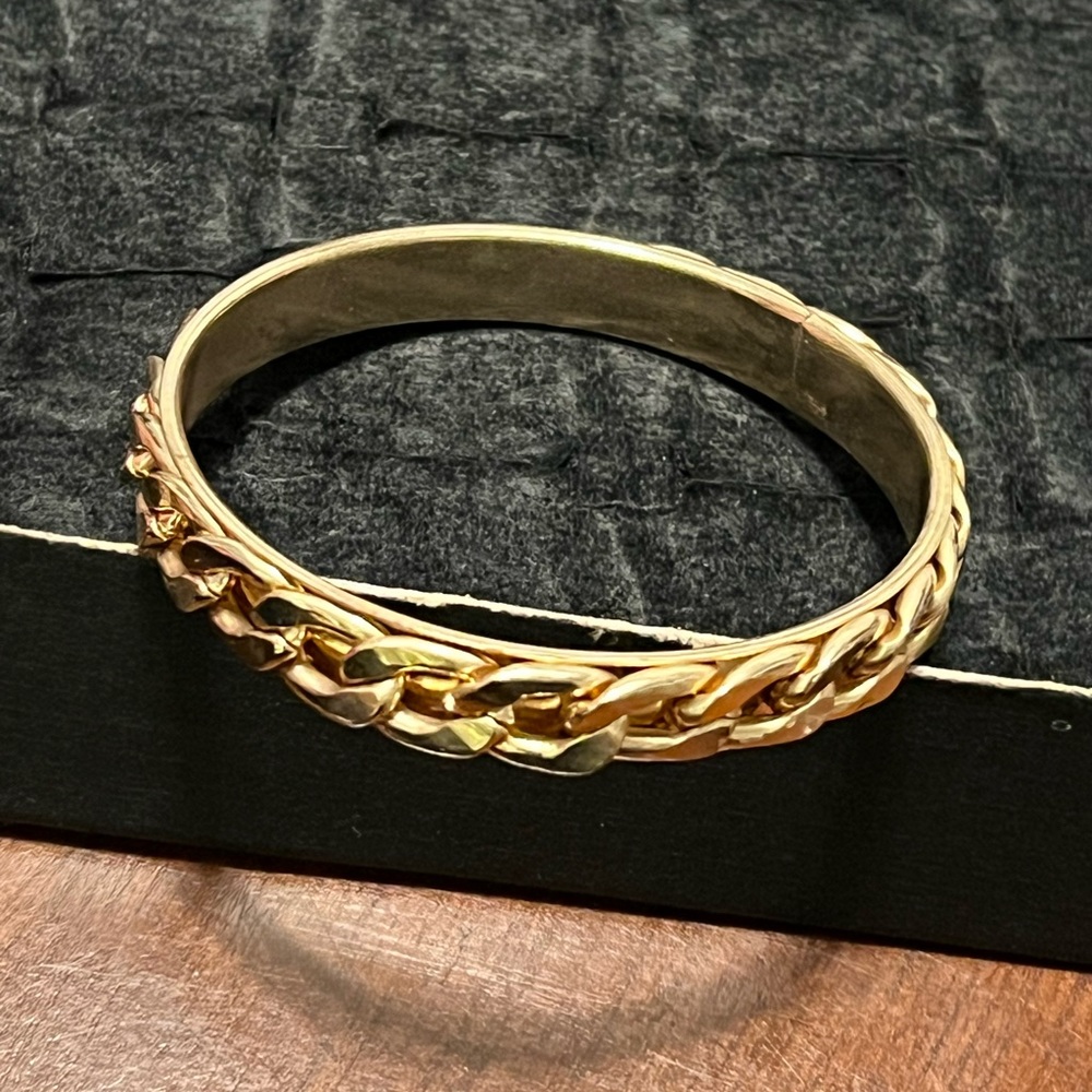 Vintage Gold-Tone Heavy Women's bangle Bracelet